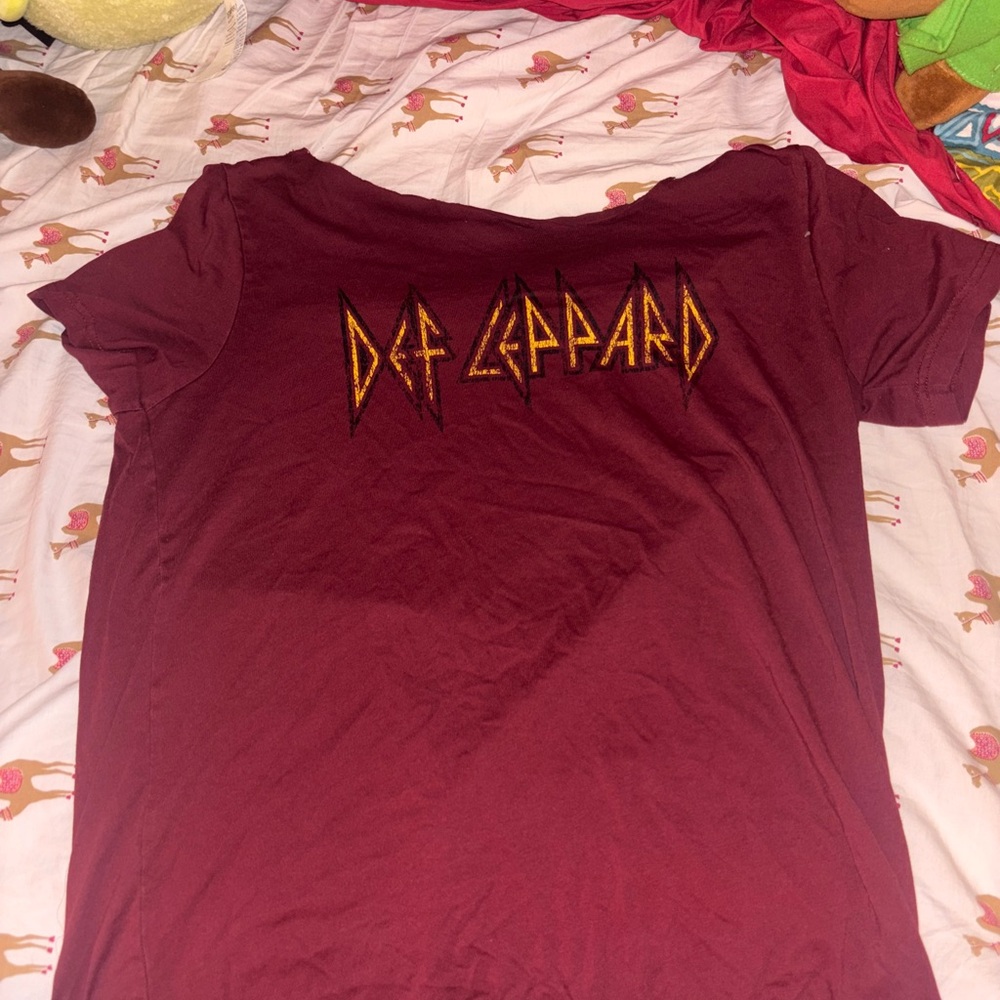 Def Leppard Women's Short Sleeve Tee - Maroon